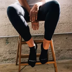 Lasso Performance Compression Socks - Low Tab -Professional Fitness Equipment Store LassoPerformanceCompressionSocks BlackLowTabDetails2